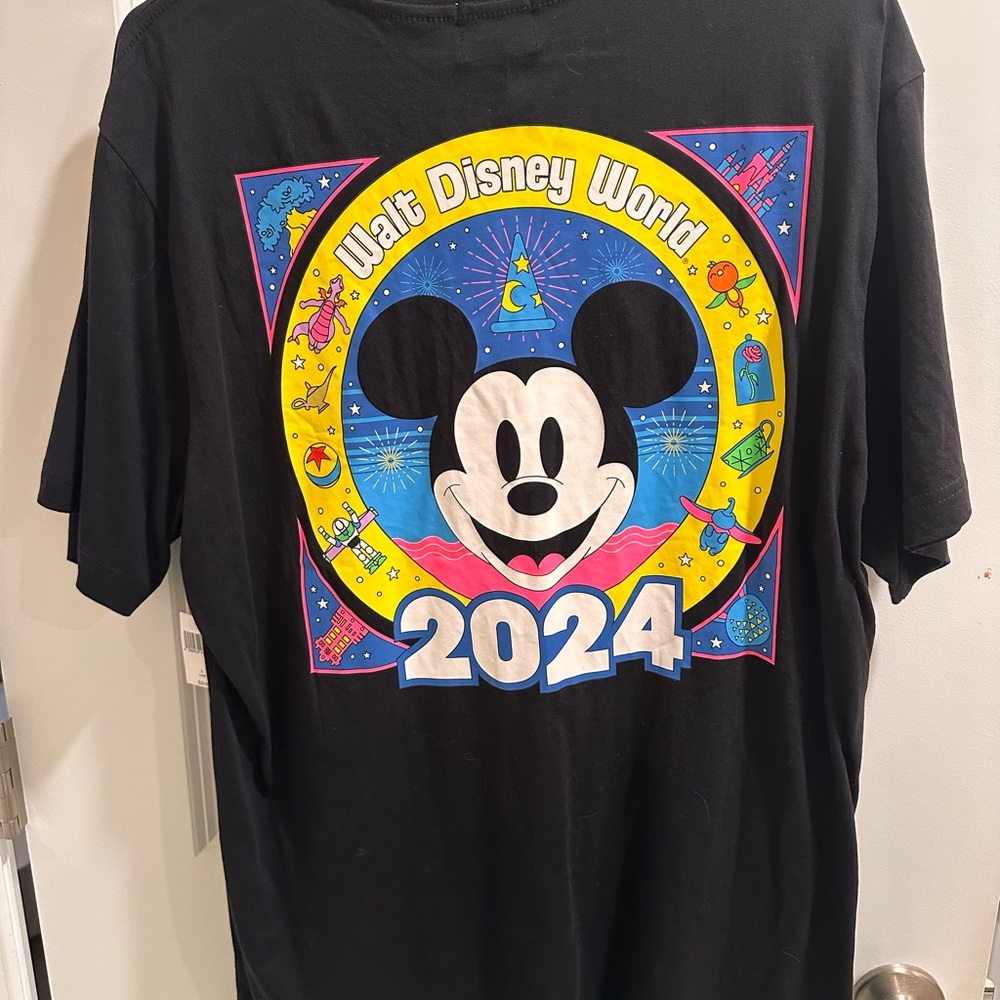 [NWT] Walt Disney World 2024 T-Shirt